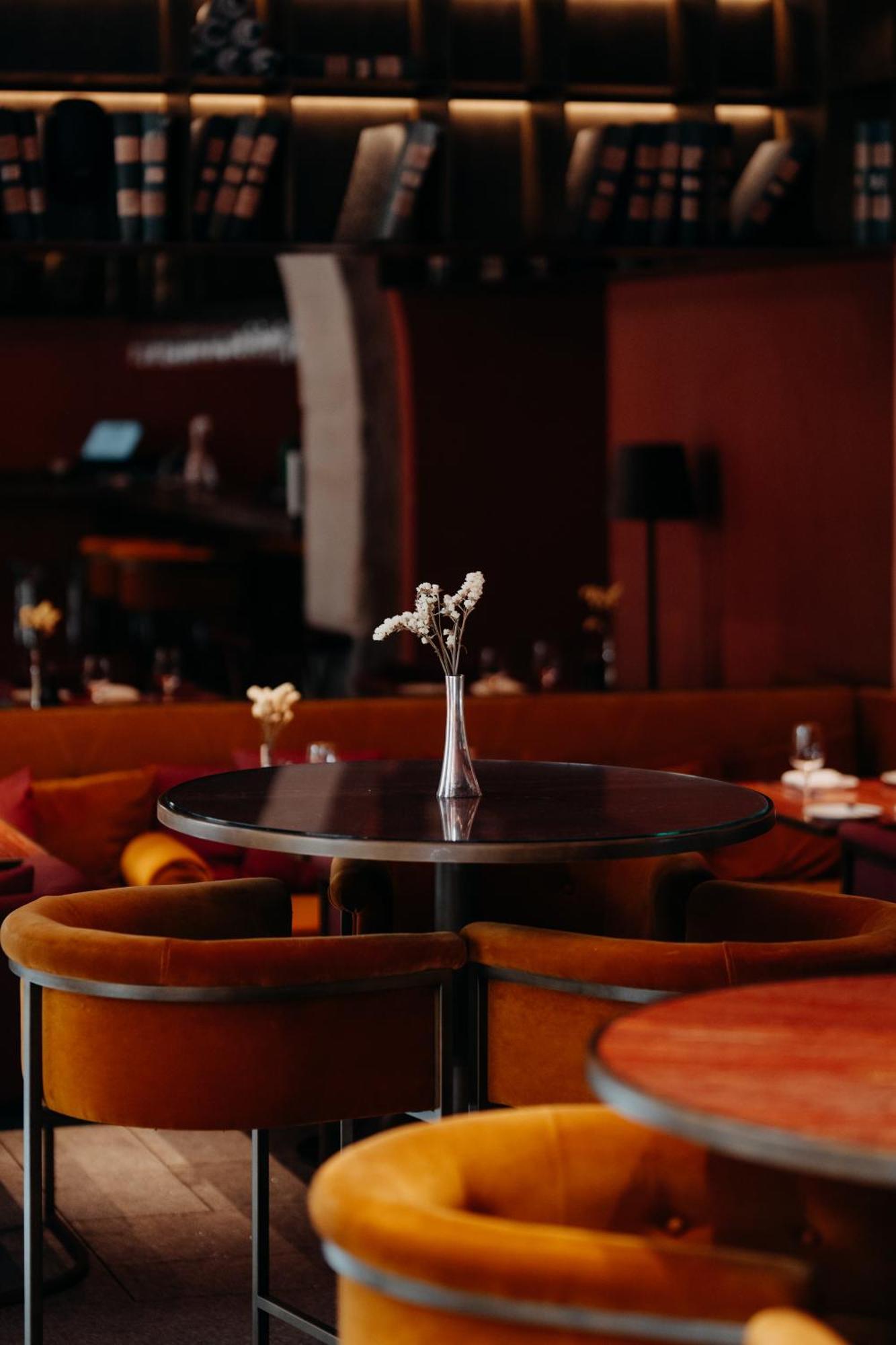 Casa Da Companhia, Vignette Collection By Ihg Hotel Porto Exterior foto The interior of the restaurant